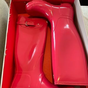 brand new never worn PINK hunter boots!